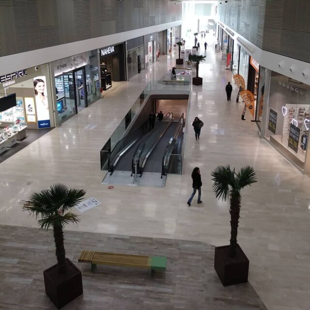 Shopping mall, Italy 😀.
.
#botticinomarble is always loved as a flooring solution for shopping malls 👜.
.
Looking for a #naturalstone for your next project !? Come visit us and find your best solution 👌.
.
 #cooperativacavatoribotticino #italianmarble #botticinoclassico #marmo #marmodibotticino #botticino #мрамор #итальянскиймрамор #классическийботтичино #боттичино #мраморботтичино #marmol #marmolitaliano #marmolbotticino #tiles #marbletiles #baldosas #плитки #interiordesign #diseñodeinteriores #flooring #piso #shoppingmall #пол #торговыйцентр #дезайнинтерьера #madeinitaly